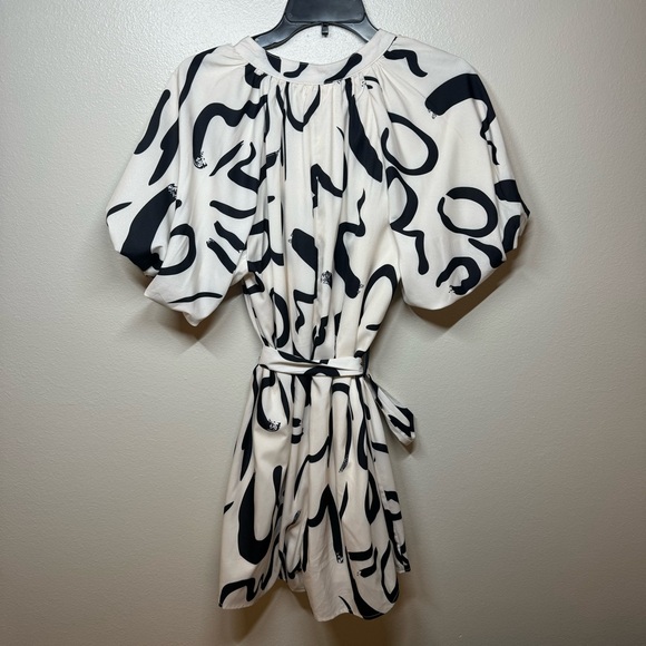Entro Black and White Abstract Romper - Picture 7 of 9